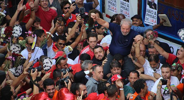 Brasile Giudice ordina la scarcerazione immediata di Lula detenuto da oltre un anno e mezzo senza prove