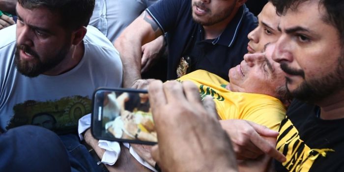 Brasile, accoltellato Bolsonaro, favorito alle presidenziali di ottobre
