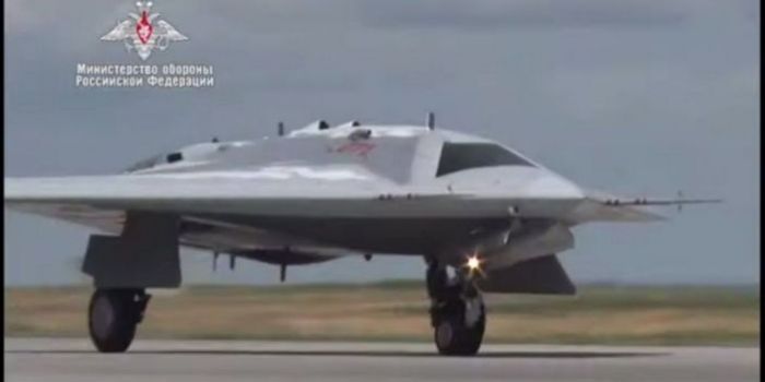 Russia, Irrompe Sulla Scena Il Drone 'Stealthy Heavy Attack' Di Sesta ...